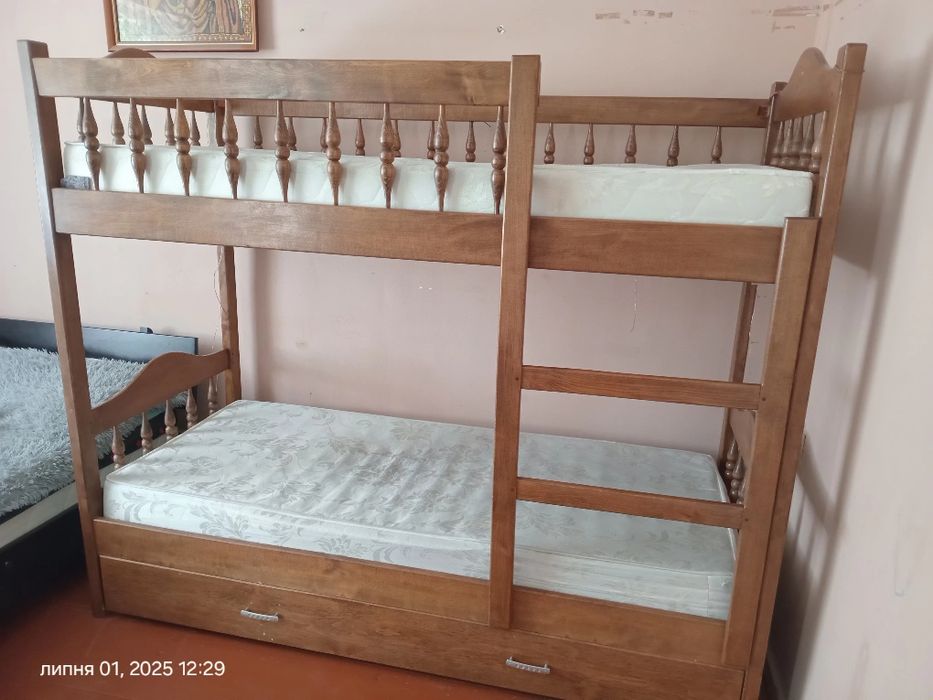 Двоярусне ліжко з бука