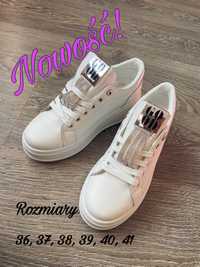 Nowe modne buty na koturnie