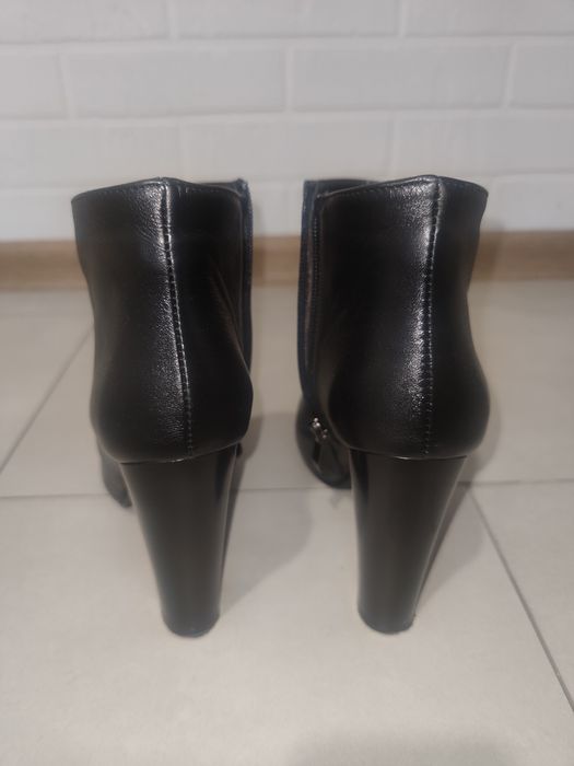 Черевики, ботінки, чорні на каблуку