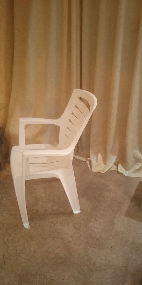 Кресло пластиковое усиленное 4 штуки