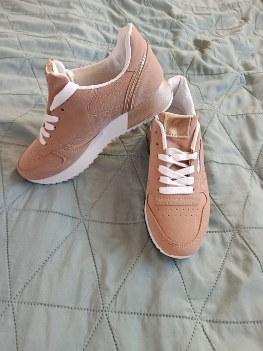 Beżowe sneakersy r.36