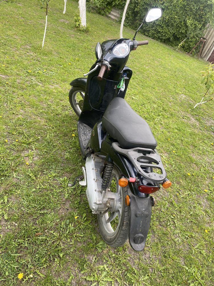 Скутер Aprilia Scarabeo 50.