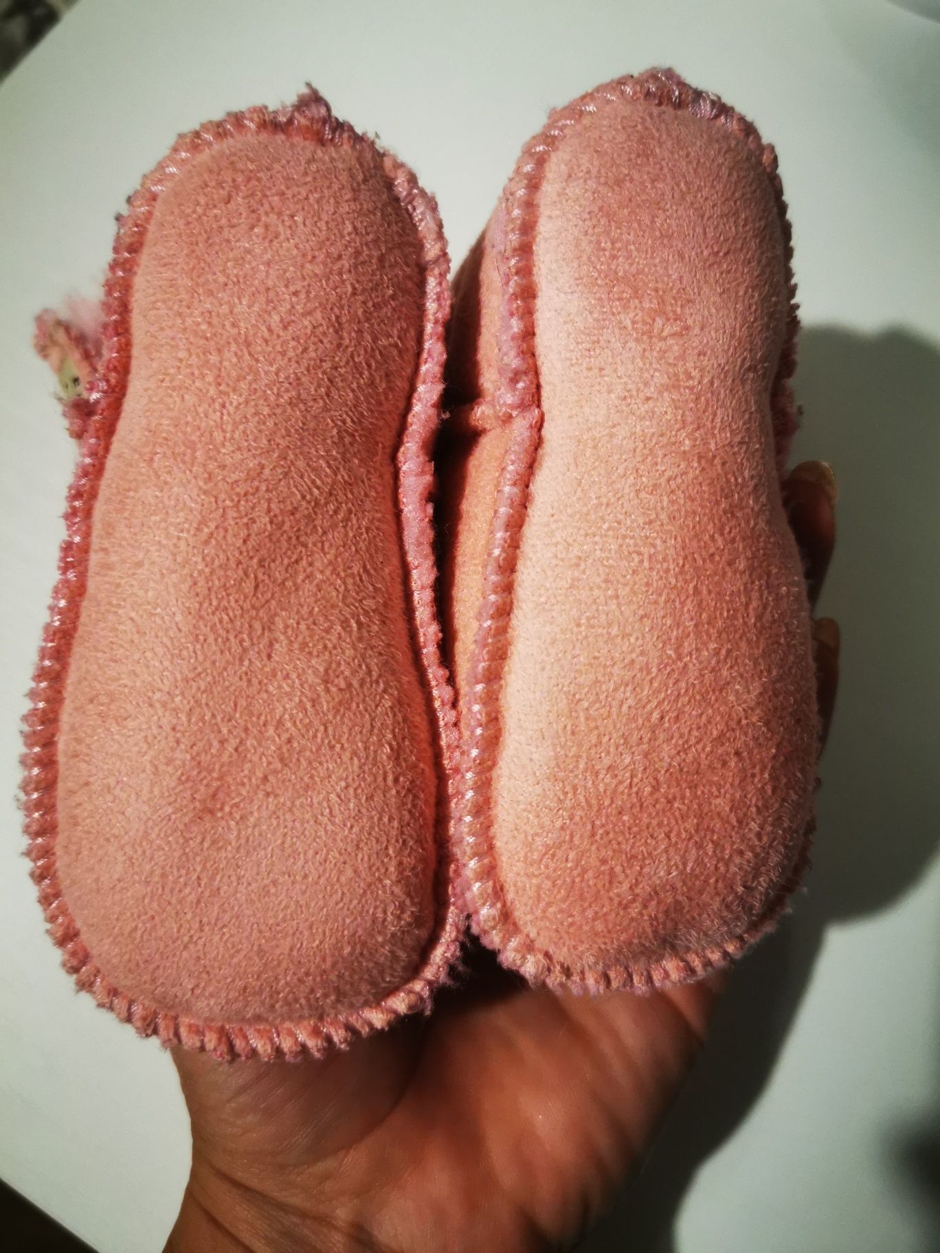(78) Zimowe niechodki  buty niemowlęce z kolekcji UGG. Rozm. 18