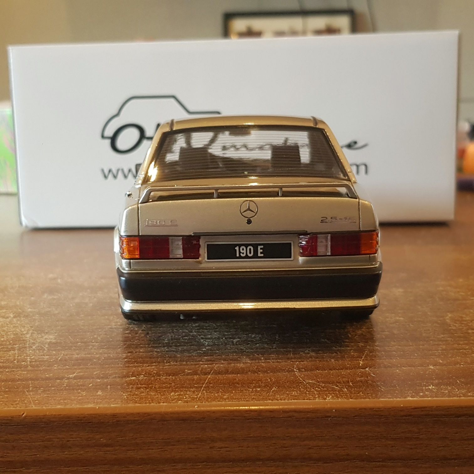 Mercedes W201 190E 2.5 16S Silver Ottomobile 1/18