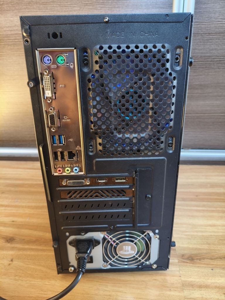 Komputer stacjonarny i7 RGB  SSD/HDD