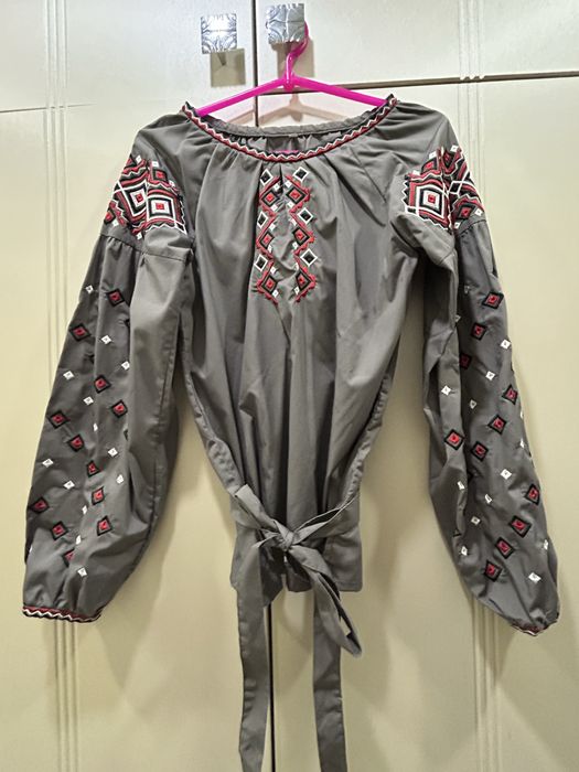 Вишиванка сіра, чорна