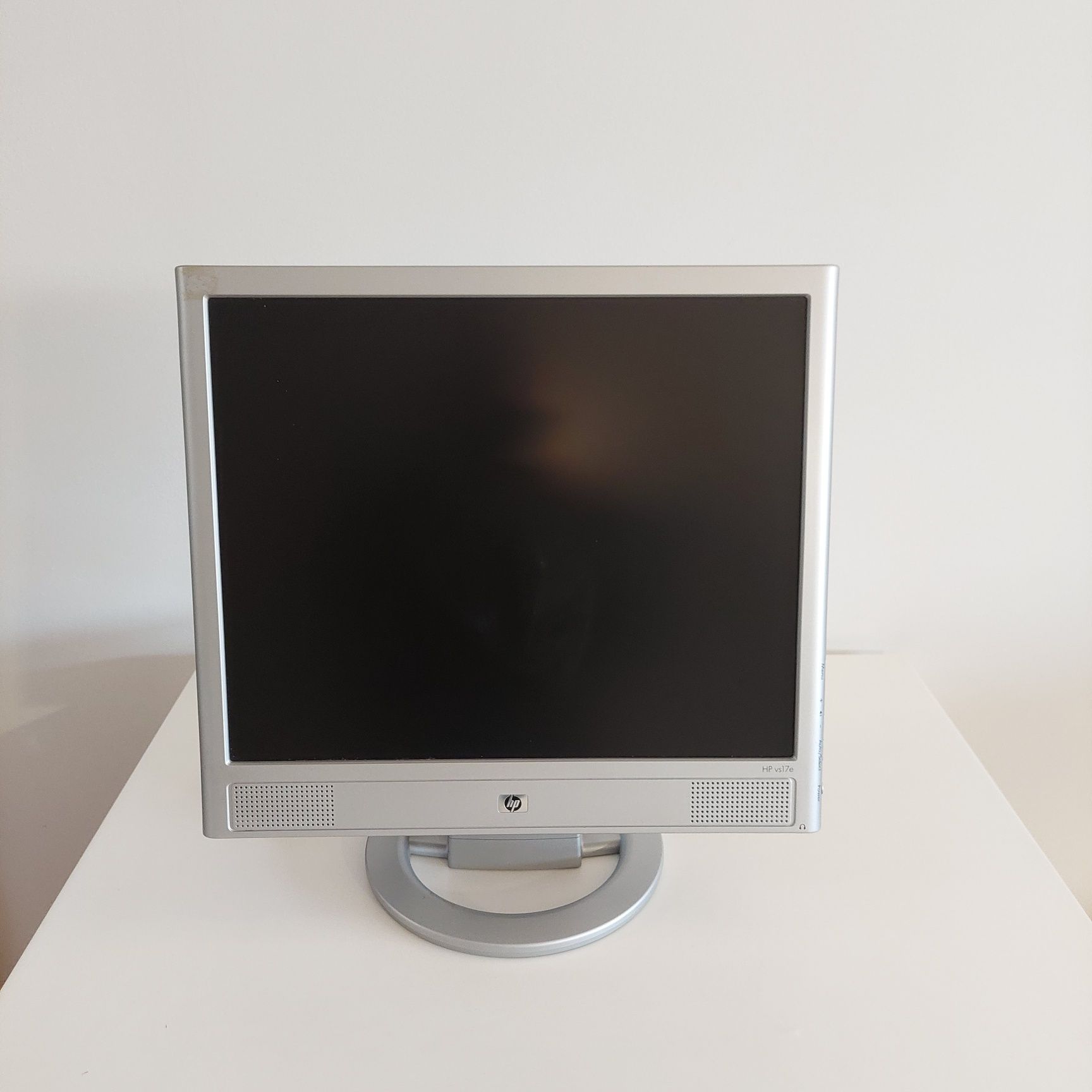 Monitor HP vs17e - Com muito pouco uso