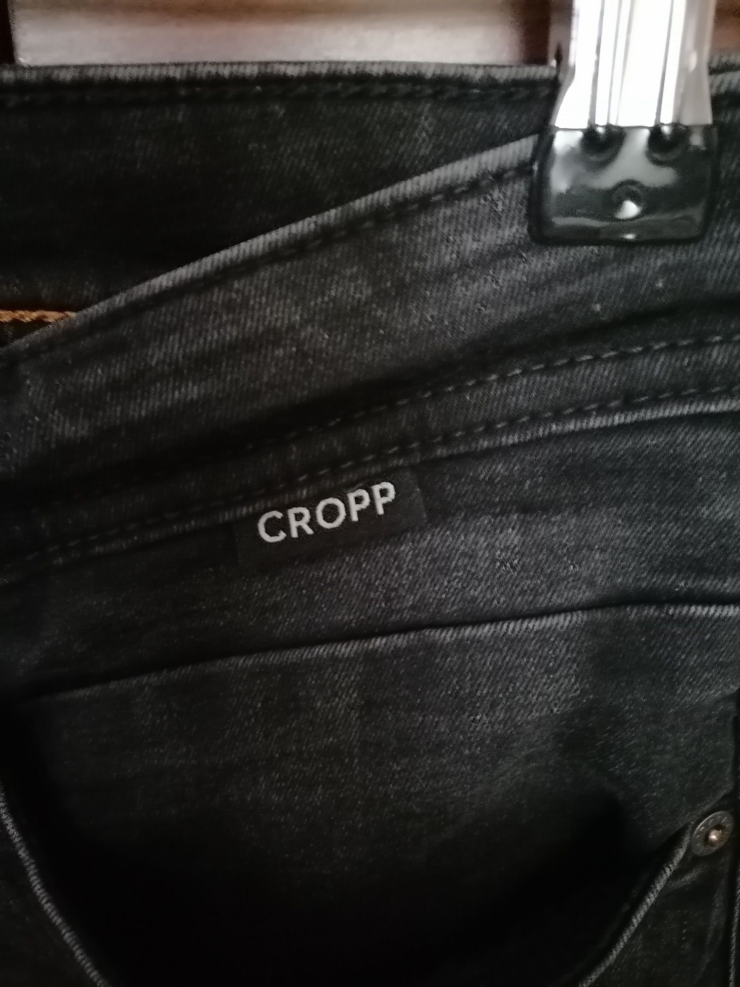 Spodnie dżinsowe ze streczem Cropp rozm. 28 stan idealny.