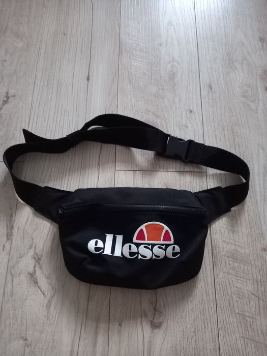 Продам сумку на пояс Ellesse