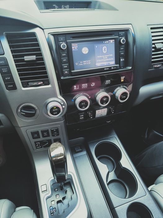 Toйота Секвойя 2014