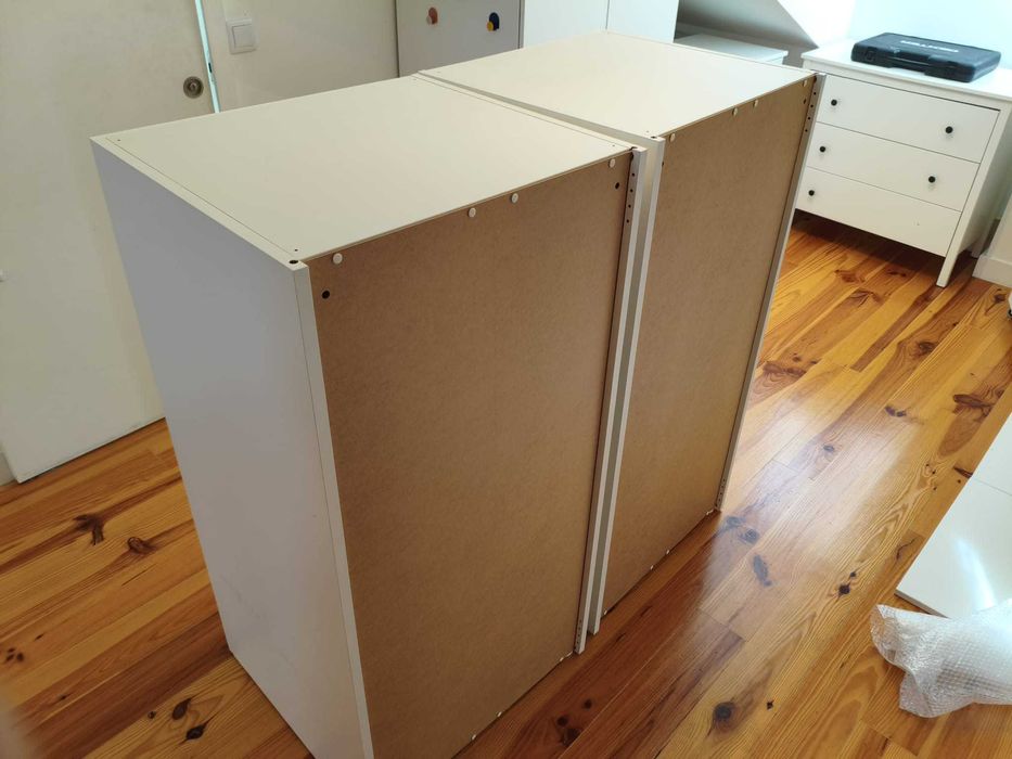 Modulos IKEA e Mesa de cabeceira