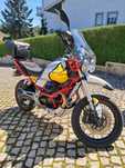 Moto Guzzi V85TT evocative como nova
