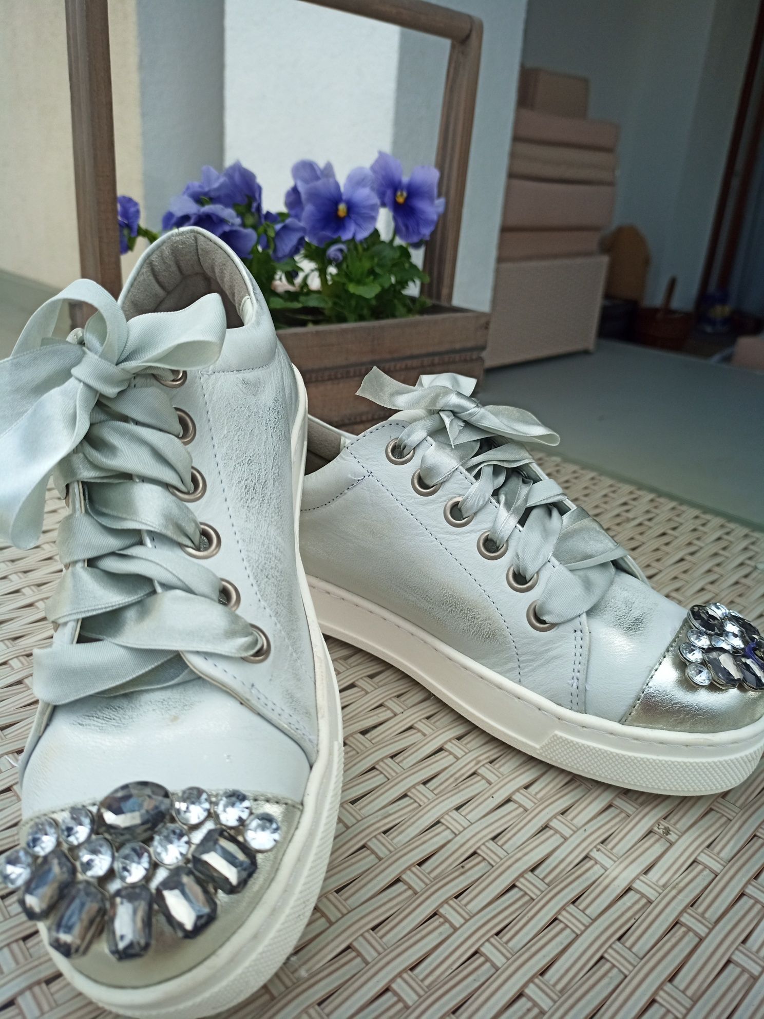 Nowe Trampki sneakersy damskie skóra Hellbut miu miu z kamieniami