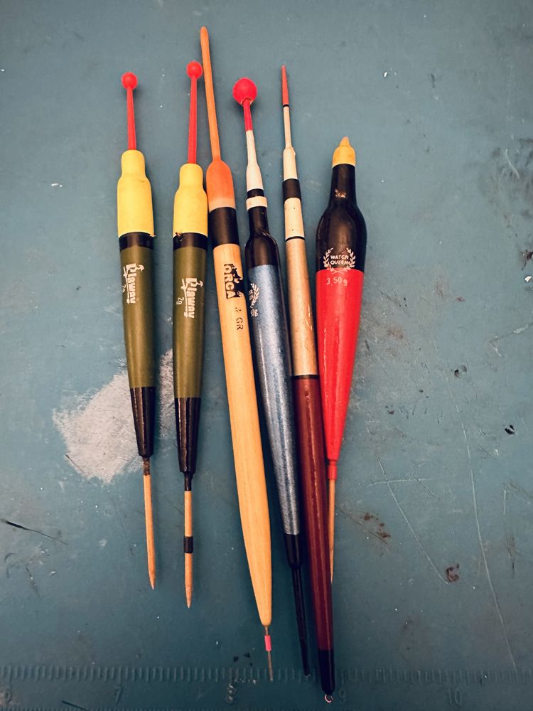 Vendo conjunto de boias para pesca