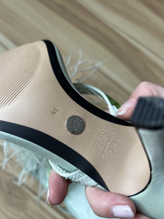 Zielone seledynowe klapki szpilki z piórami cekiny zielone 39 Zara