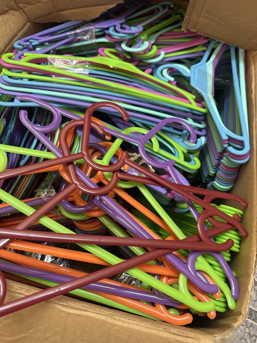 Wieszaki dzieciece do sklepu wyposażenie ubrania garderoba