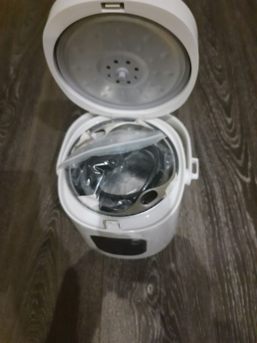 Мультиварка універсальна 2 л. 24v - 220v, 12v - 220 - автомобільна.