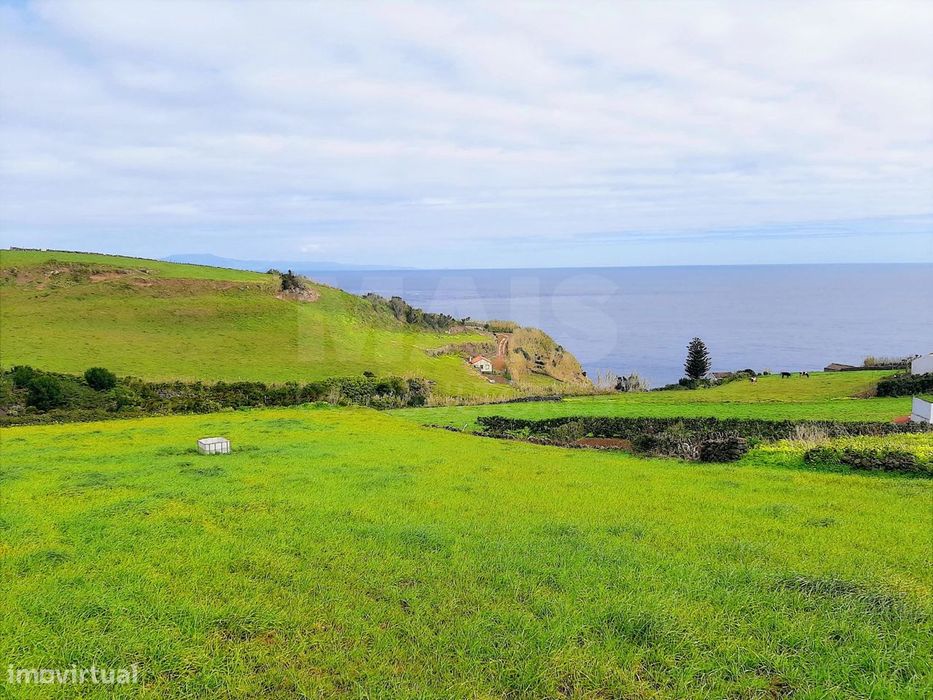 Terreno com vista mar na Vila do Topo – 4.270 m²