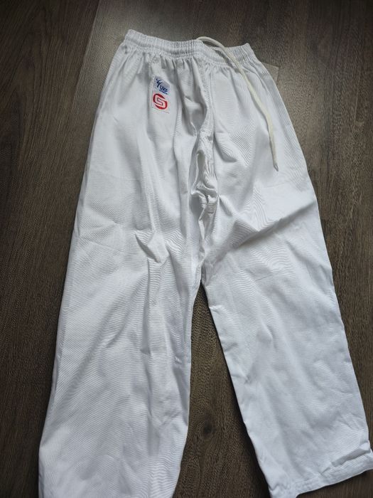 Продам кімоно для карате 150 см.нове