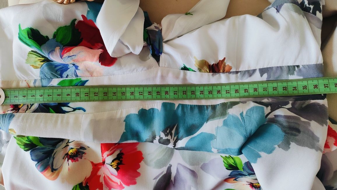 Vestido branco comprido com flores