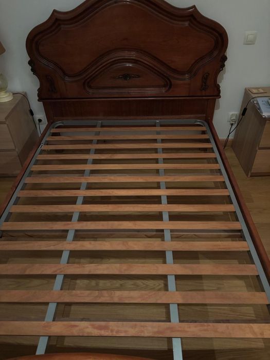 Conjunto de Mobília em Madeira Maciça