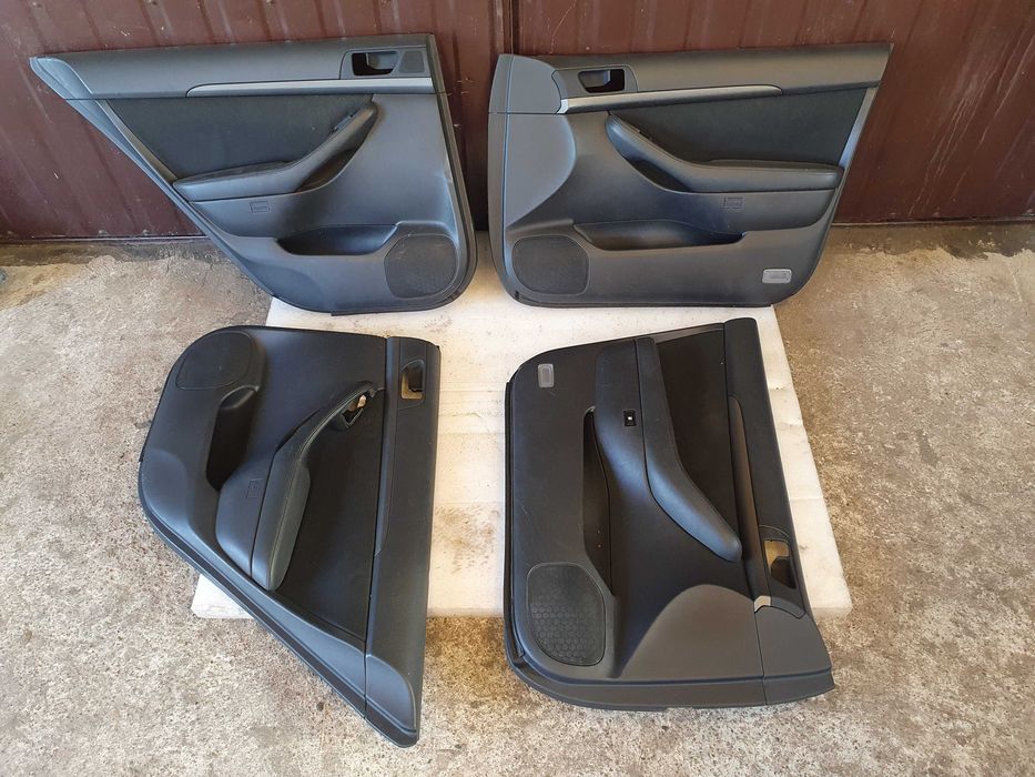 Boczki boczek tapicerka Toyota Avensis t25 kombi kpl ladne