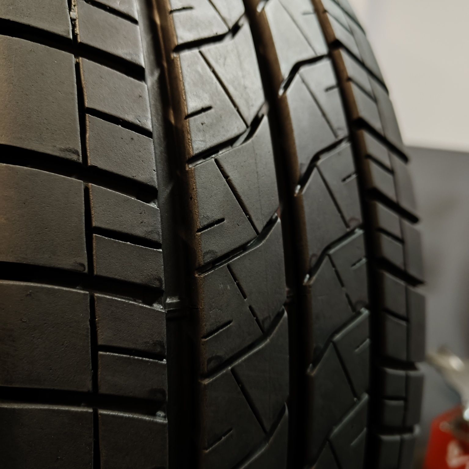 215/65/16 C Sprzedam parę opon letnich Bridgestone