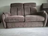 Sofa dwuosobowa.