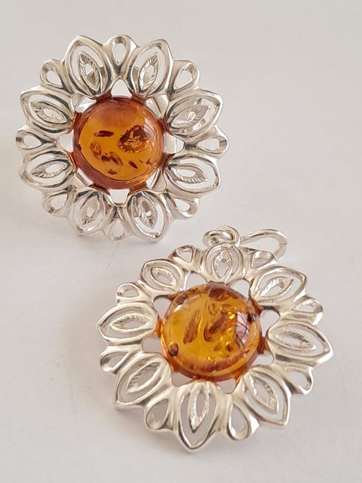 srebrna zawieszka z bursztynem bałtyckim