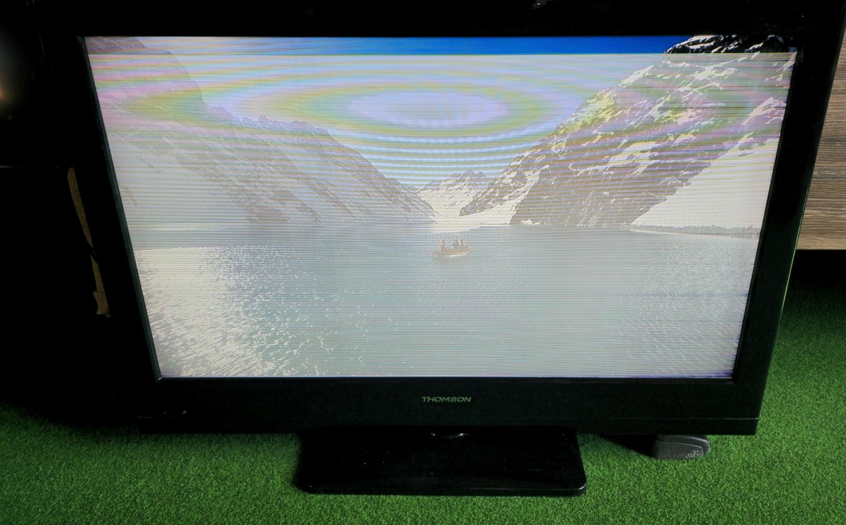 Telewizor Thomson 32HS3246C - 32 cale - uszkodzony - Brak pilota