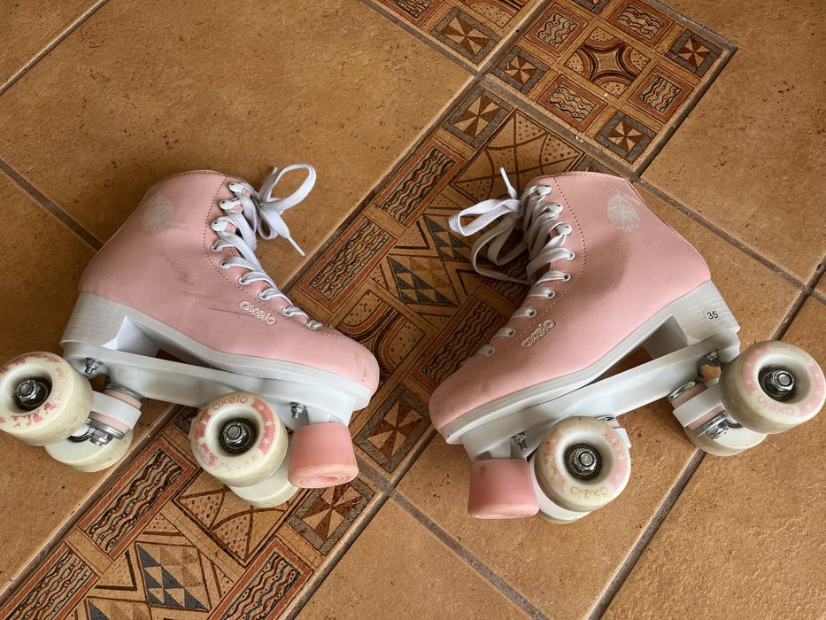 Patins de menina rosa com oferta joelheiras