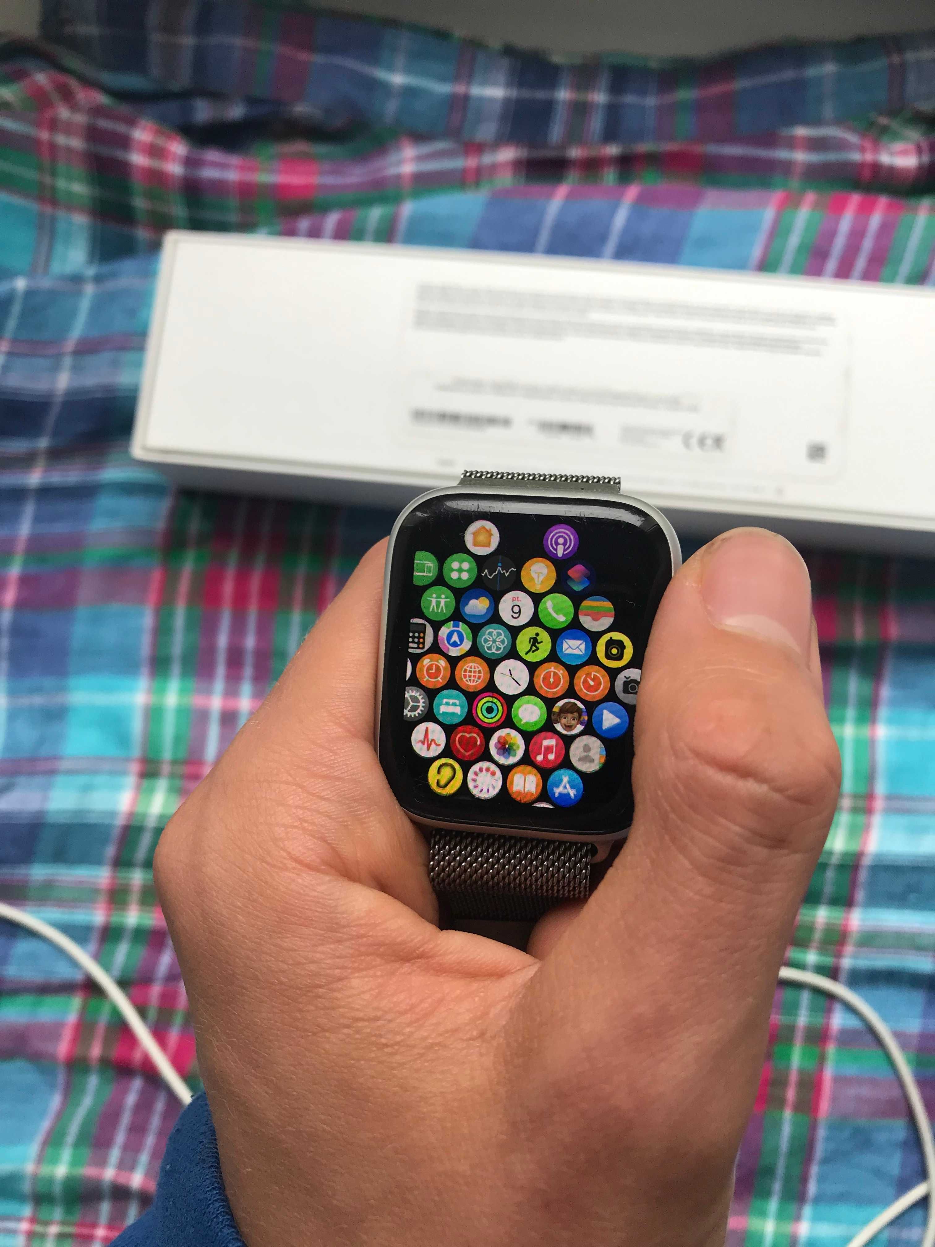 Zegrek Apple Watch Series 4 44mm Aluminium bransoleta mediolańska