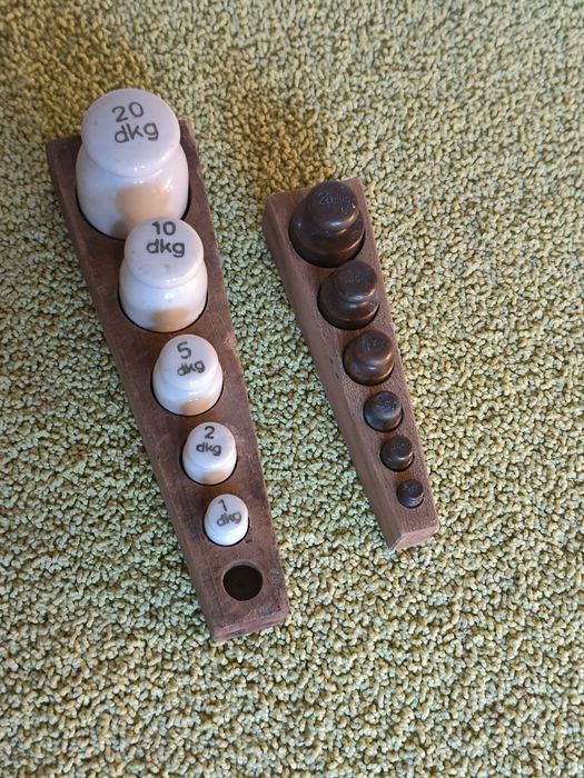 Stare Antyczne Odważniki Mosiężne i Porcelanowe Do Starej Wagi Vintage