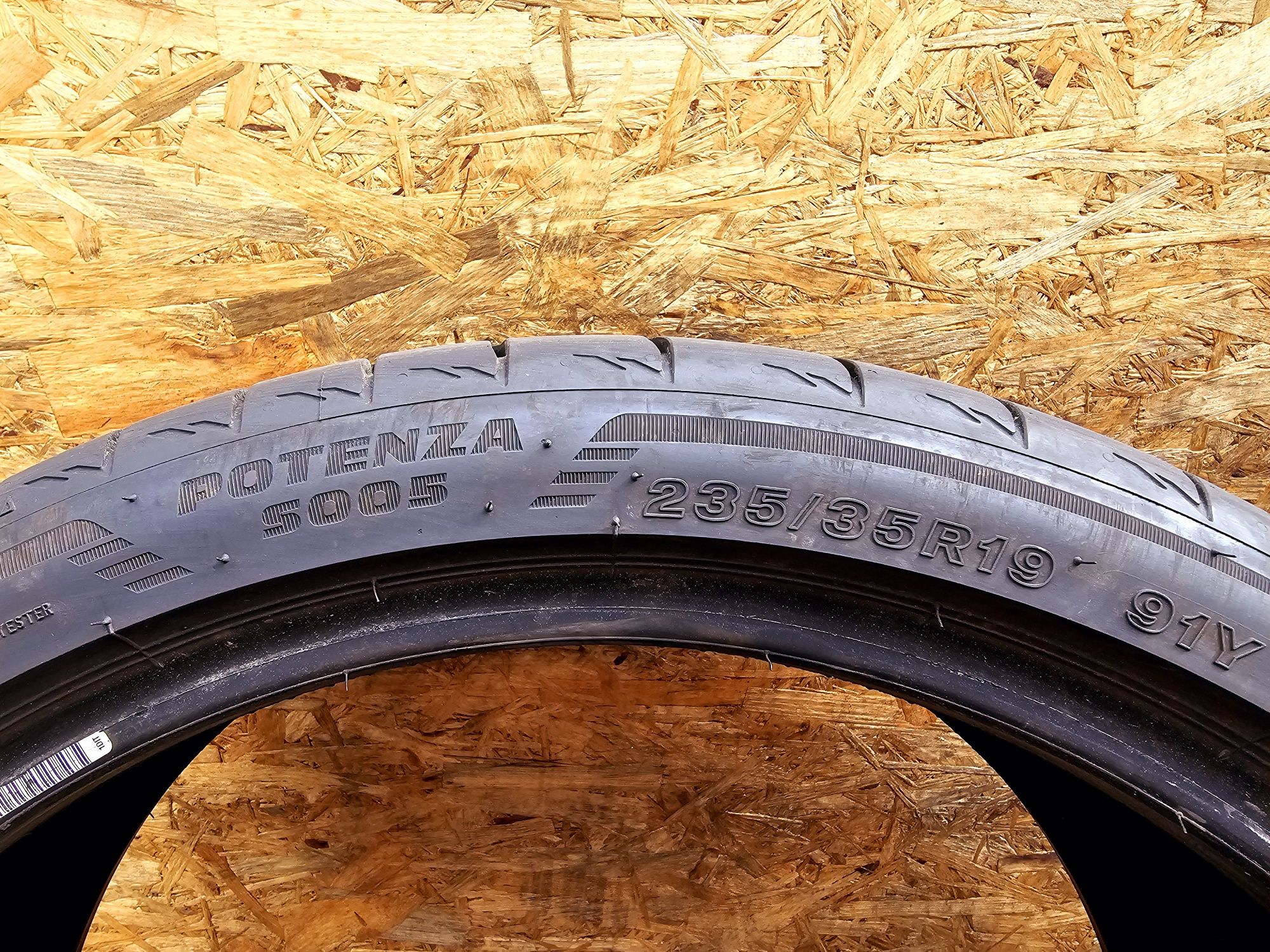 BDB Stan!!  235/35 r19 Bridgestone Potenza S005.  22/23