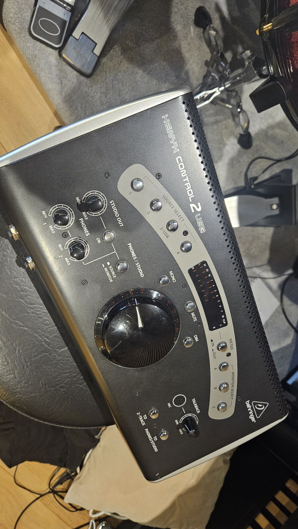 Berhinger control2 kontroler monitorów