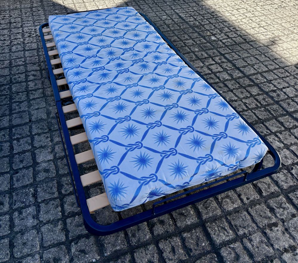 Cama dobrável com rodas - nova