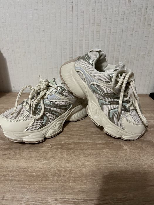 Кросівки на дівчинку 32 розмір,устілка 19 см