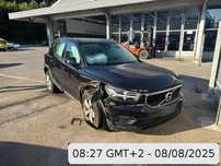 Volvo XC 40 T3 Momentum, lekko uszkodzony, Szwajcar