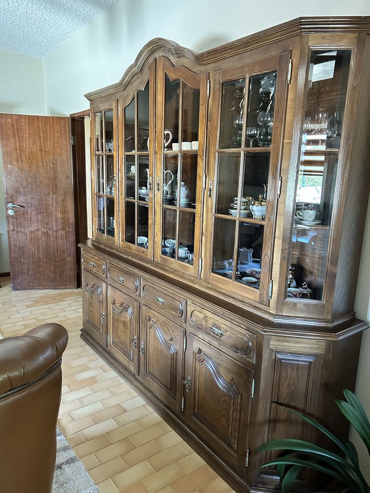 Movel de sala em castanho