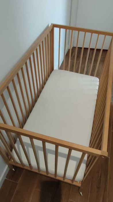 Berço Ikea com colchão incluído
