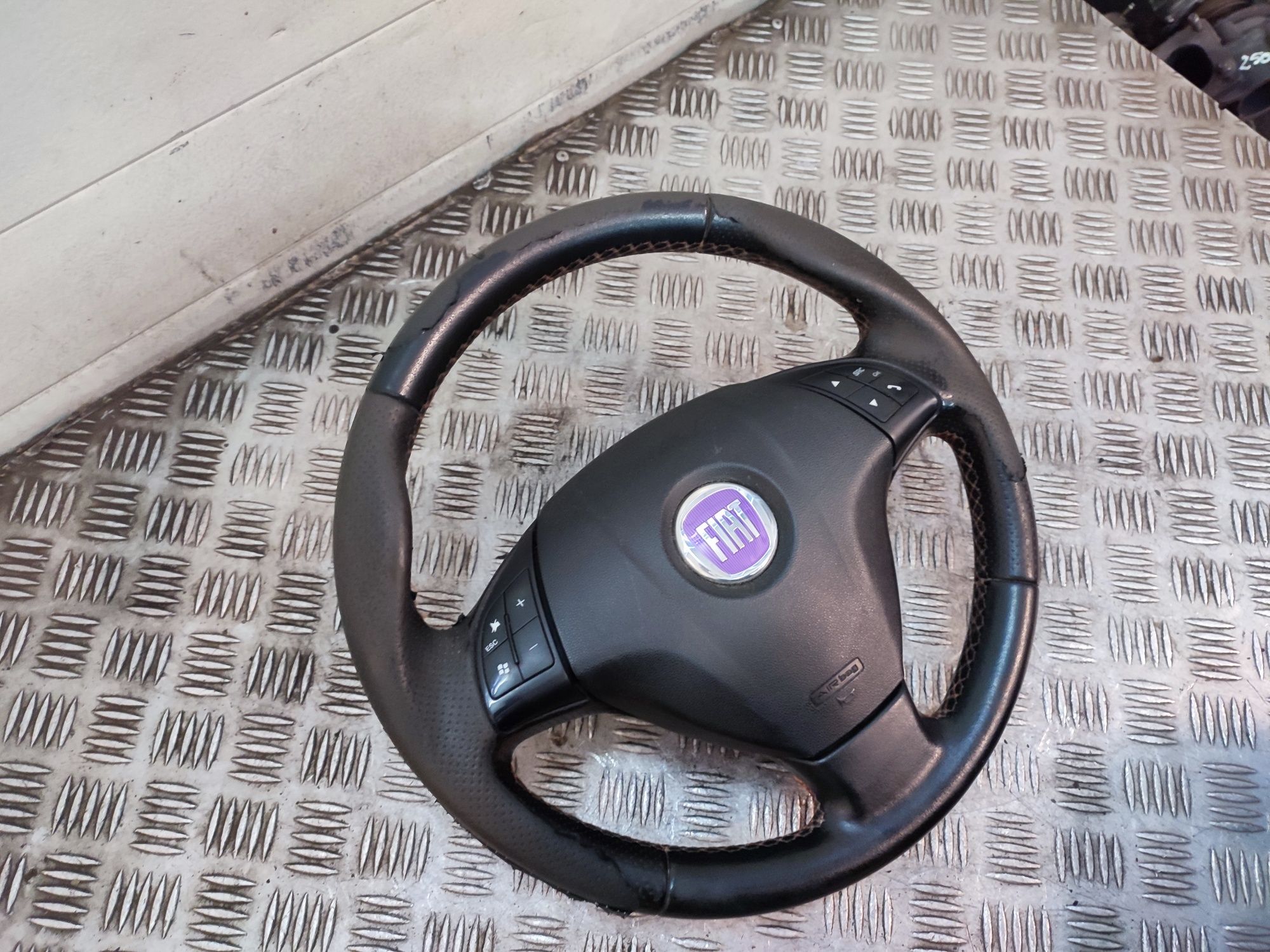 Fiat Punto Grande kierownica skóra skórzana multifunkcja