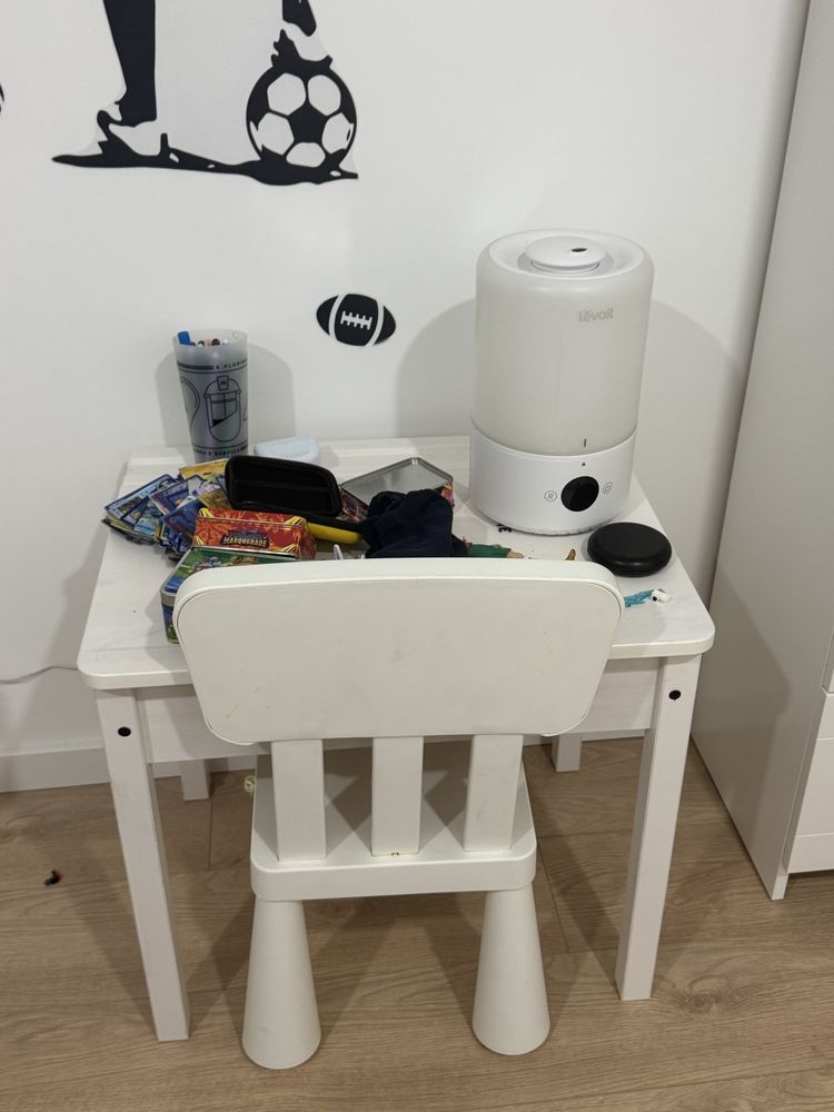 Vendo mesa e cadeira de criança ikea Sundvik