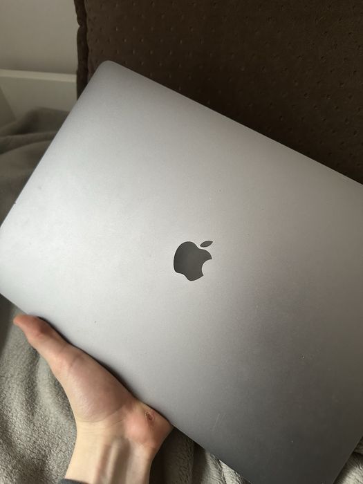Macbook Pro 16 cali 32gb ramu 512 gb pamieci a2141