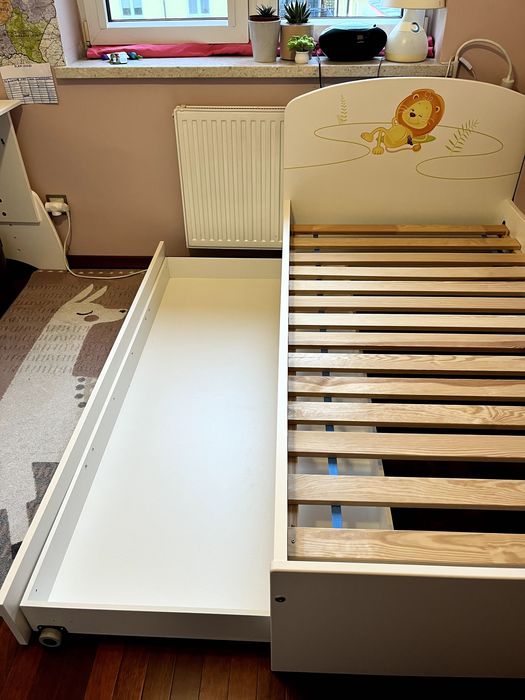 Łóżko, biurko, regał Meblik do pokoju dziecięcego