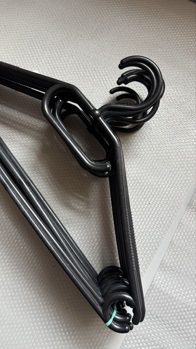 Wieszaki obrotowe czarne paczka 10szt