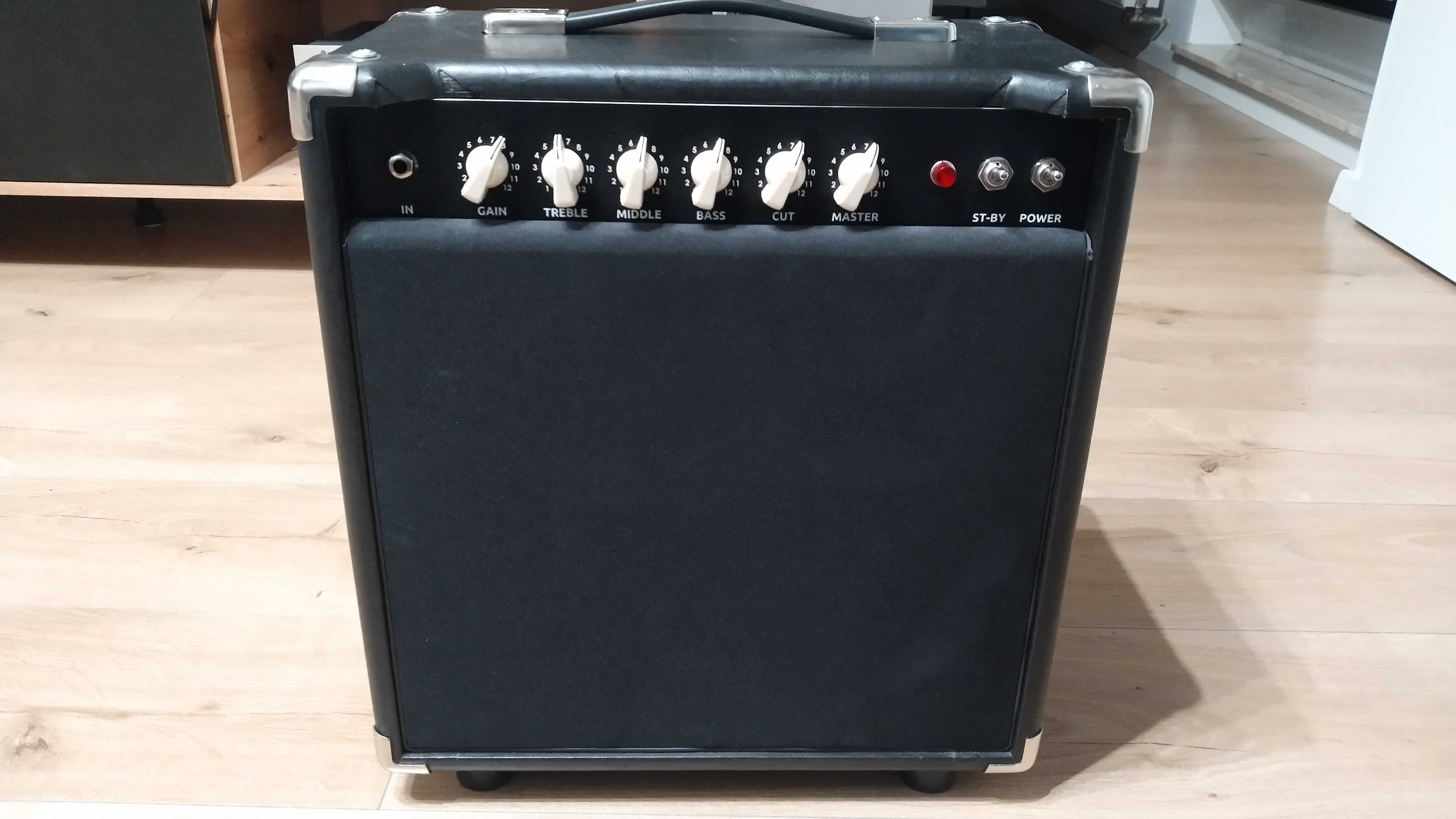 Lampowy wzmacniacz gitarowy combo Maddog Amps customowy