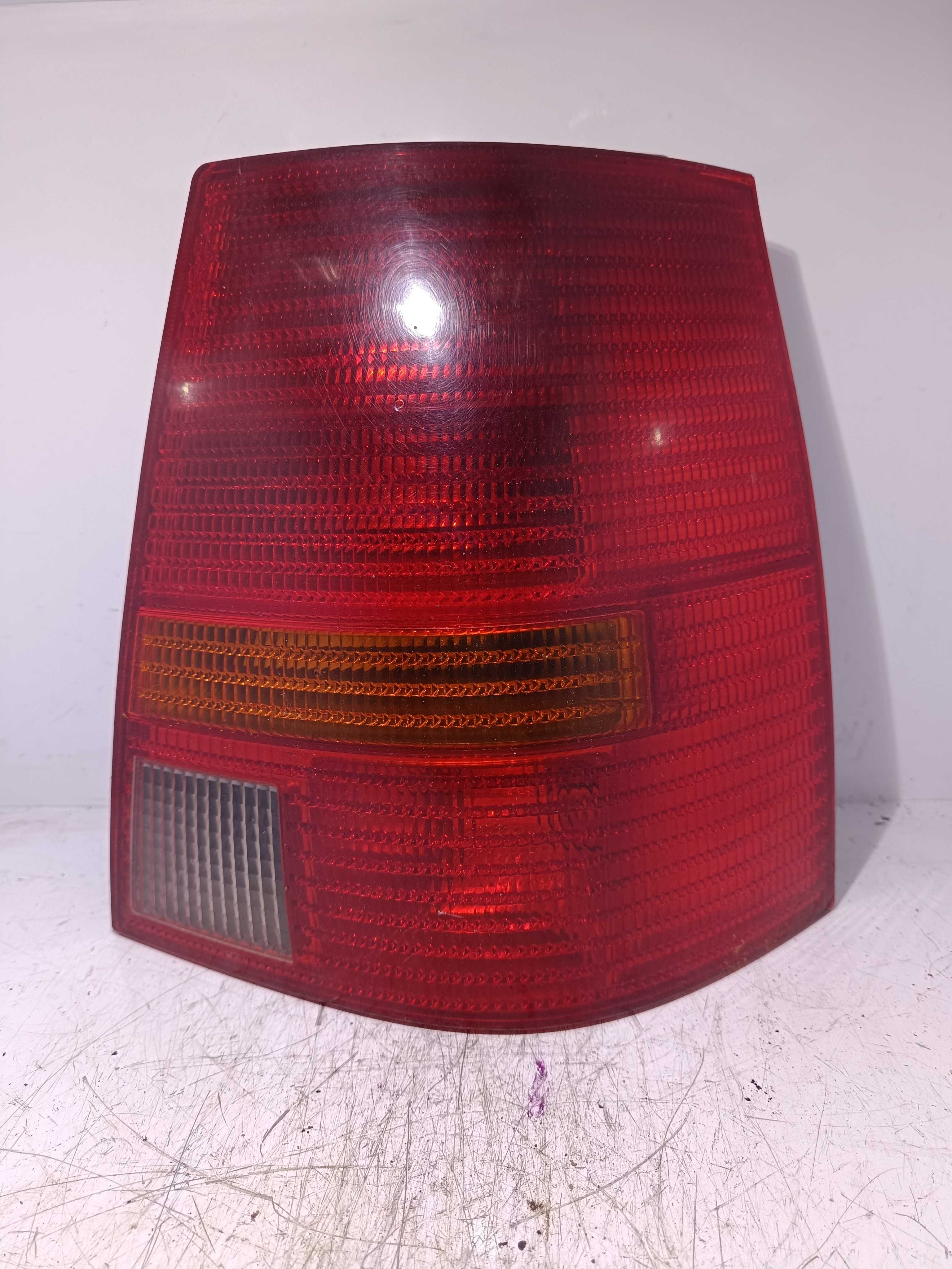 Lampa tylna prawa GOLF 4 COMBI