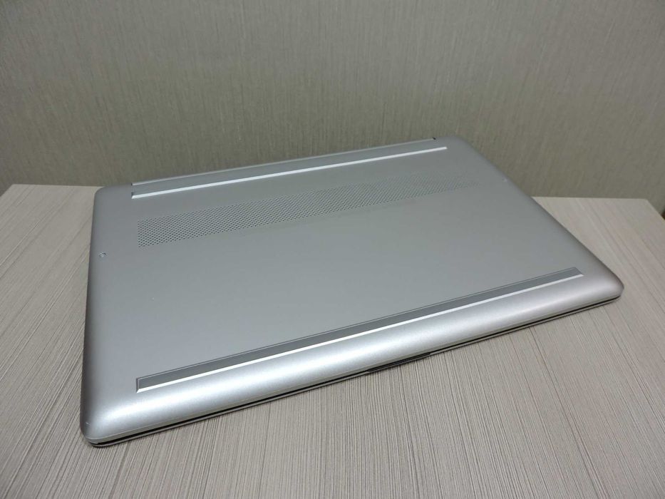 Шестиядерный HP /15.6" /Core i3-1215U/ОЗУ 16GB/SSD 256/UHD