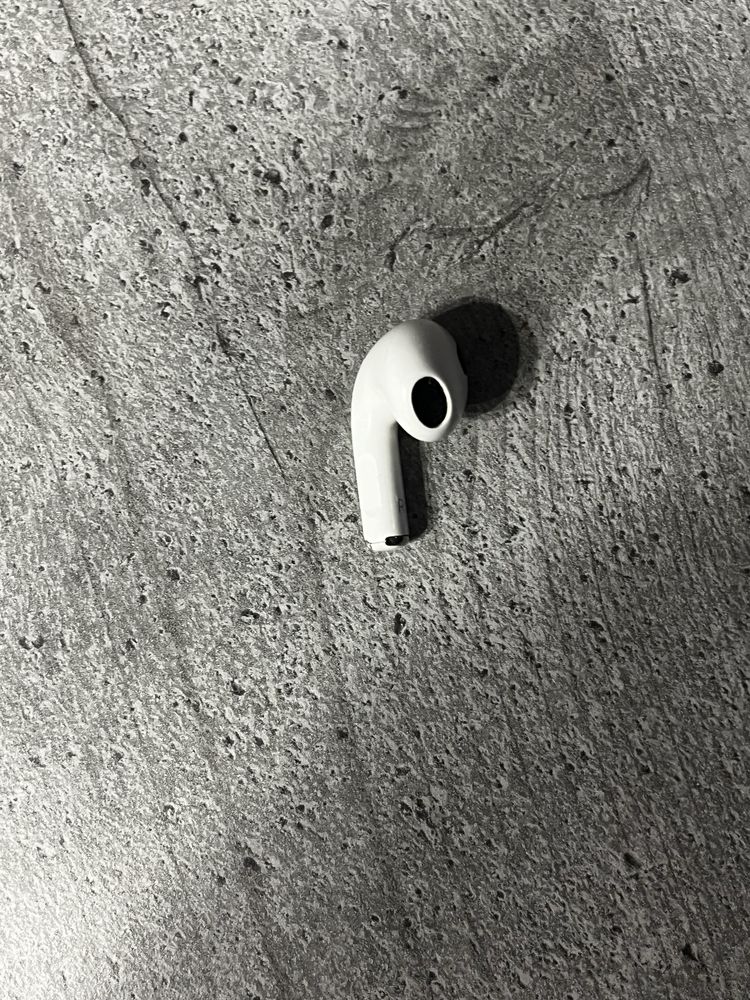 Правый наушник Airpods 3