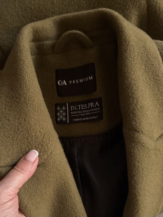 Довге вовняне пальто оливкового кольору c&a premium
